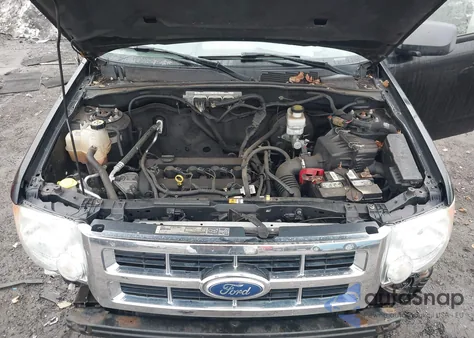 2012 Ford Escape Xls z USA, uszkodzony, nr VIN 1FMCU0C72CKC14230